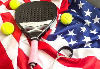 Amerikan Padel tenis amblemi raket topu ve Amerikan bayrağı çizimi. Yüksek kalite fotoğraf