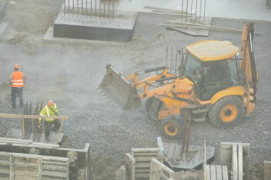 İnşaat alanı, inşaat makineleri, buldozer, kazı, fabrika. Yüksek kalite fotoğraf