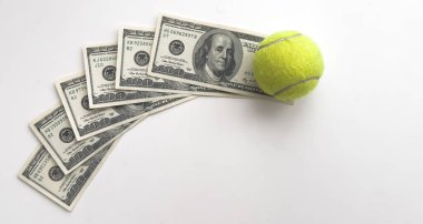 Dolar üzerinden tenis topu modeli. Yüksek kalite fotoğraf