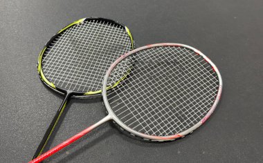 Beyaz telli badminton raketi. Yüksek kalite fotoğraf