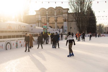 KIEV, UKRAINE - 23 Aralık 2022: Kiev 'de Noel pazarı, Kyiv Pisti.