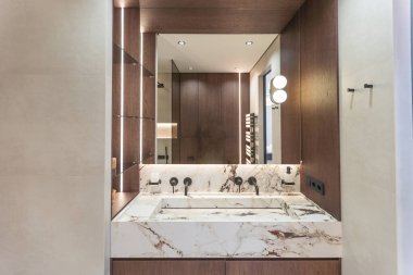 Lüks bir Flat Otel 'de modern bir banyo. Yüksek kalite fotoğraf