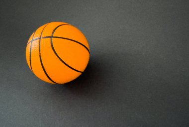 Siyah arka planda basketbol. Yüksek kalite fotoğraf
