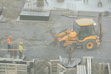 İnşaat alanı, inşaat makineleri, buldozer, kazı, fabrika. Yüksek kalite fotoğraf