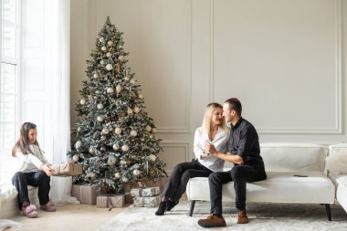 Noel ağacı süslemek. Yüksek kalite fotoğraf