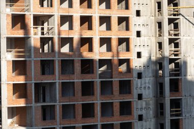 İnşaat alanı, işçiler ve vinçler. Mimarlık, İnşaat, İş Endüstrisi, Zorluk, Şehir, İnşaat, Şirket, Crane, Geliştirme, Çevre Sorunları, Gelecek, Küresel. Yüksek kalite fotoğraf