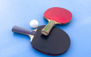 Tenis raketleri, masa tenisi, masa tenisi konsepti. Yüksek kalite fotoğraf