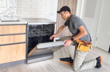 Evde bulaşıkçı var. Yüksek kalite fotoğraf