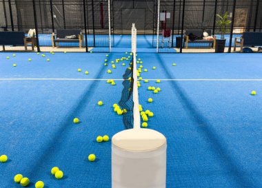 Tenis kortunda tenis topu. Yüksek kalite fotoğraf