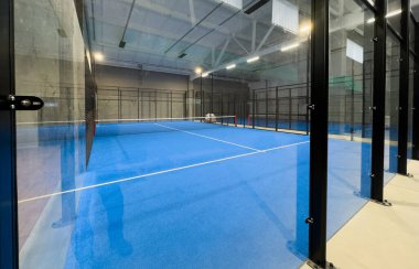 Padel kortu, çizgiler ve kapalı alan. Yüksek kalite fotoğraf