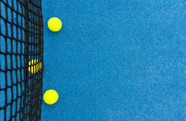 Mavi padel tenis kortu, İHA ile görüntü. Üst Manzara. Yüksek kalite fotoğraf