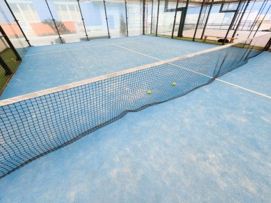 Raket tenis kortu maç için hazır. Yüksek kalite fotoğraf
