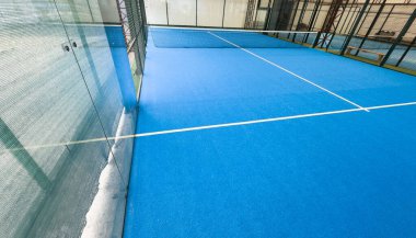 Padel kortu, çizgiler ve kapalı alan. Yüksek kalite fotoğraf