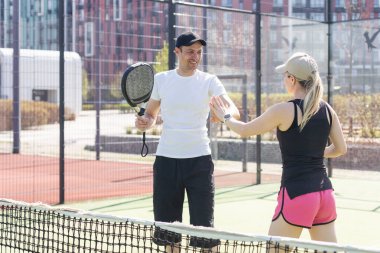  Raket tenis oyuncuları ders için hazır. Yüksek kalite fotoğraf