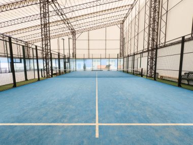 Raket tenis kortu maç için hazır. Yüksek kalite fotoğraf