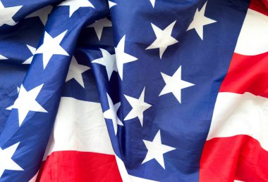 Dalgalı Amerikan bayrağını kapatın. ABD 'nin saten desenli bayrağı. Anma Günü ya da 4 Temmuz. Banner, özgürlük konsepti. Yüksek kalite fotoğraf