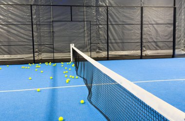 Tenis kortunda tenis topu. Yüksek kalite fotoğraf