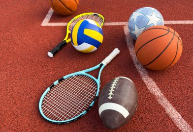Amerikan futbolu, futbol topu, tenis raketi, tenis topu ve basketbol da dahil olmak üzere çeşitli spor malzemeleri. Yüksek kalite fotoğraf