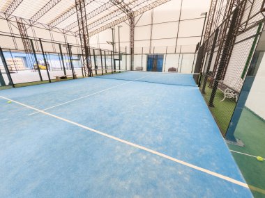 Raket tenis kortu maç için hazır. Yüksek kalite fotoğraf