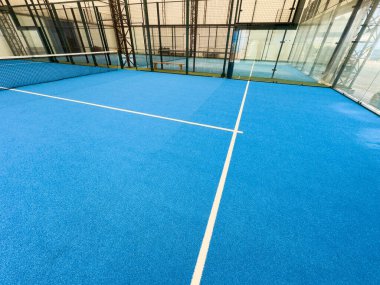 Mavi tenis padel kortu çimenliği. Yüksek kalite fotoğraf