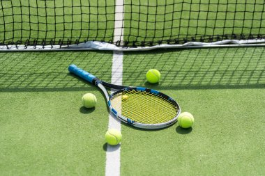 Tenis raketi ve top. Yüksek kalite fotoğraf
