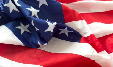 Doğal kumaş buruşmuş Amerikan bayrağı, paçavra Amerikan bayrağı üst görünümü doku ya da arka plan, yüksek çözünürlüklü resim. Yüksek kalite fotoğraf