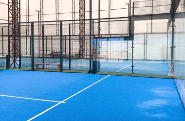 Padel kortu, çizgiler ve kapalı alan. Yüksek kalite fotoğraf