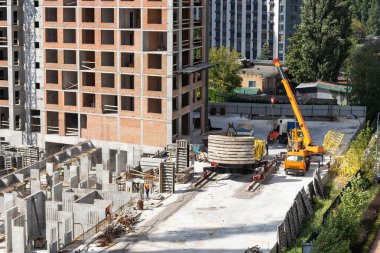 Apartman inşaatı, yoğun kentsel gelişim. Konut inşaatı süreci. Yüksek kalite fotoğraf