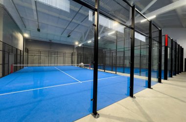  Mavi kortlu yüzgeçli tenis kortu. Yüksek kalite fotoğraf