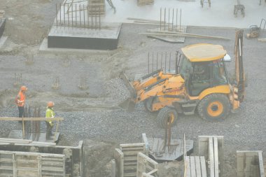 İnşaat alanı, inşaat makineleri, buldozer, kazı, fabrika. Yüksek kalite fotoğraf