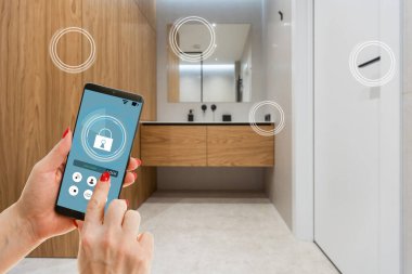 adam el telefon app ile akıllı tutarak eve oda evde.