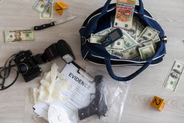 Plastik torbada yığınla para var. Yüksek kalite fotoğraf