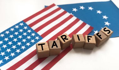 Maski, Hindistan 29 Mayıs 2019: Çin-ABD ticaret savaşı konsepti - Çin ve Amerika Birleşik Devletleri bayrağı ahşap blok harflerle. Yüksek kalite fotoğraf