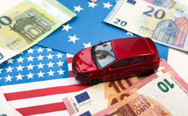 Dolar parasının anahtarları ve Amerikan bayrağı. Mali satış sigortası konsepti. Yüksek kalite fotoğraf