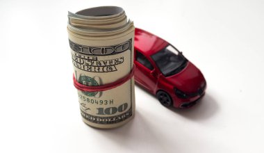 Araba ve dolar. Araba kredisi, finans, tasarruf, sigorta ve kiralama zaman kavramları. Yüksek kalite fotoğraf