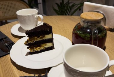 Ev yapımı çikolatalı kek ve çay. Yüksek kalite fotoğraf