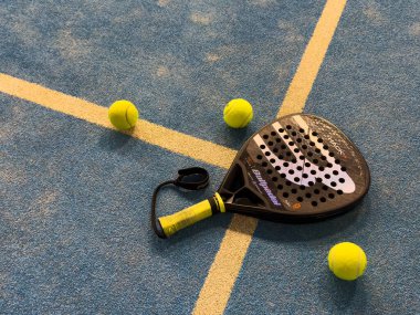 Kyiv, Ukrayna, 4 Kasım 2024. Padel raketi, Bullpadel, Yüksek kalite fotoğraf