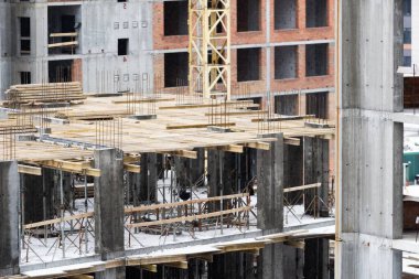 İnşaat alanı geçmişi. Vinç kaldırma ve yeni çok katlı binalar. Endüstriyel geçmiş. Yüksek kalite fotoğraf