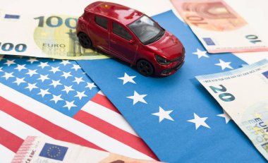 Araba parada ve ABD bayrağında, finans satış sigortası konsepti. Yüksek kalite fotoğraf