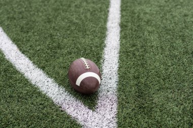 Yardage Marker 'da futbol. Düşük Açı. Yatay Görünüm. Yüksek kalite fotoğraf