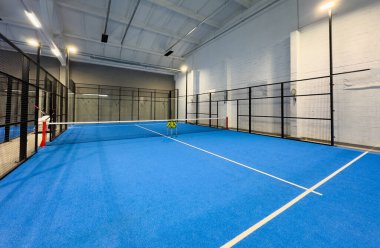 Padel kortu, çizgiler ve kapalı alan. Yüksek kalite fotoğraf