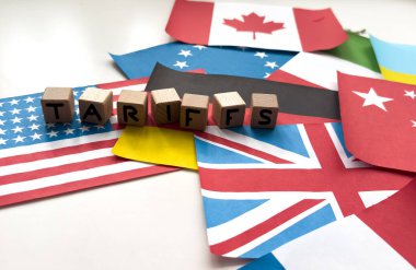  Farklı ülkelerin bayraklarındaki gümrük vergileri için tahta blok. Yüksek kalite fotoğraf