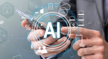 İş adamı dijital sohbet botu için akıllı telefon kullanır, GPT, robot uygulaması, sohbet asistanı, yapay zeka konsepti, sanal ekranda dijital sohbet robotu kullanır. Yüksek kalite fotoğraf