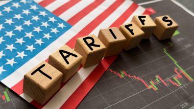 Konteynır, Amerika Birleşik Devletleri bayrağı hakkında bilgi veriyor. Tariff ABD 'nin Kanada ve Meksika ile ticaret savaşı. Yüksek kalite fotoğraf