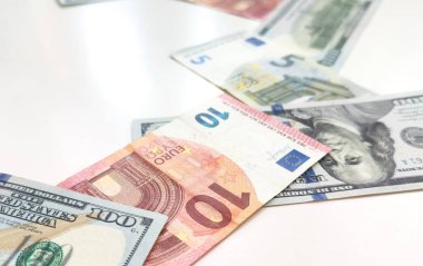 Avrupa ve ABD Doları banknotlarının çeşitli banknotları. Uluslararası finans ve döviz kurları kavramı. Yüksek kalite fotoğraf