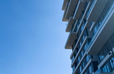 Modern Bina Çelik Cephesi Geometrik şekilli Dış Mimari ayrıntıları. Yüksek kalite fotoğraf