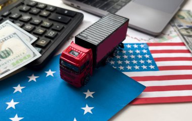 Birleşik Devletler ve Avrupa Birliği bayrakları, dolar ve çizelgeler. Yüksek kalite fotoğraf