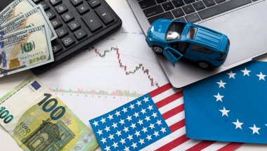 Gümrük Savaşı nakliyesi, ticaret ve ticaret konsepti, ABD ve Avrupa Birliği bayrakları. Yüksek kalite fotoğraf