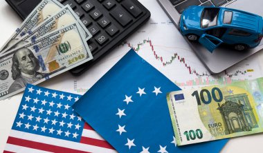 Gümrük Savaşı nakliyesi, ticaret ve ticaret konsepti, ABD ve Avrupa Birliği bayrakları. Yüksek kalite fotoğraf