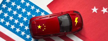 Amerika ve Çin 'in oyuncak arabaları ve bayrakları. Yüksek kalite fotoğraf